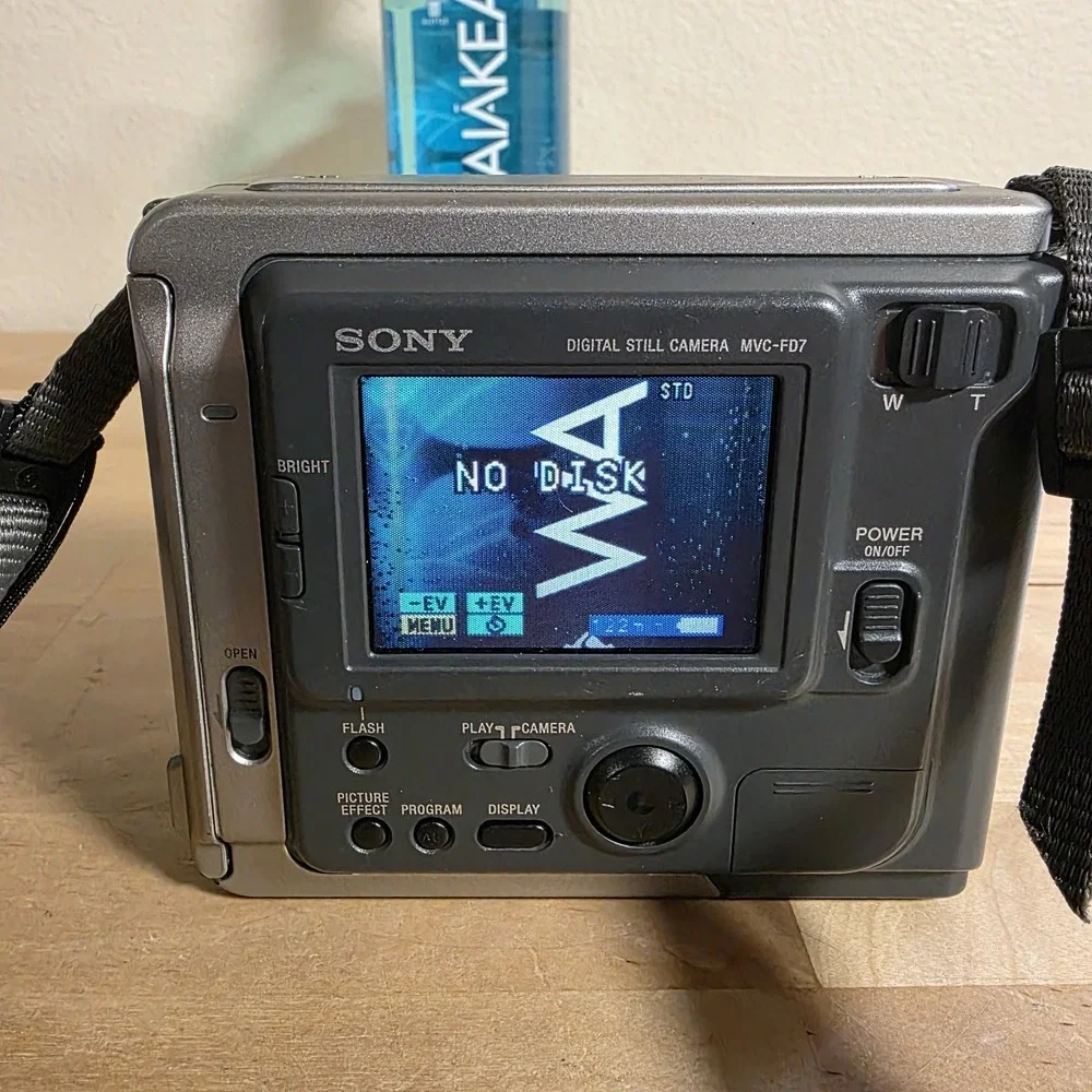 Sony Mavica MVC-FD7 Digital 90s y2k Floppy Camera 0.3MP‎ 10x Zoom Silver WORKS